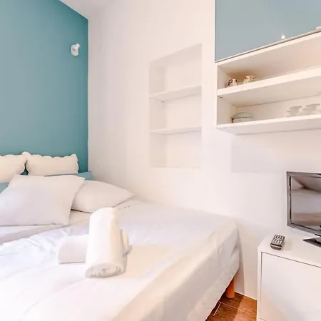 Le Portalet L Near The Port L Shellter *